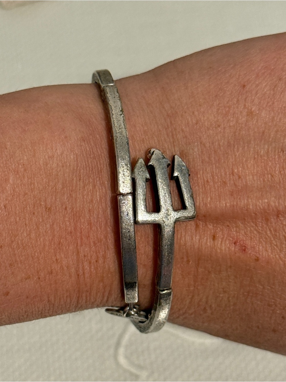Alex and Ani silver-tone bangle featuring a bold trident charm ⚡️